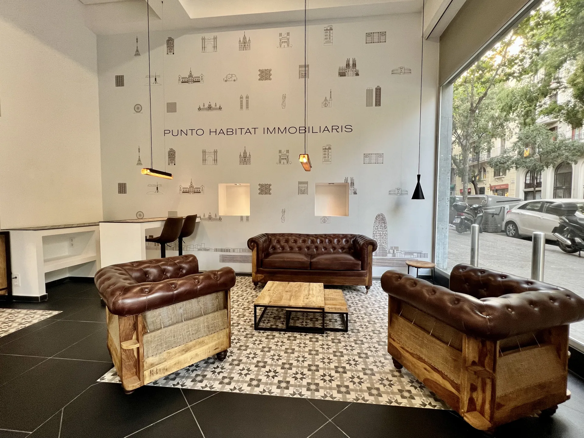 Interior de la oficina de Punto Habitat en Passeig de Sant Joan